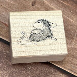 HOUSE MOUSE C338 MUDPIE SITTING FROM THE LEFT WOOD / RUBBER STAMP BY STAMPA ROSA